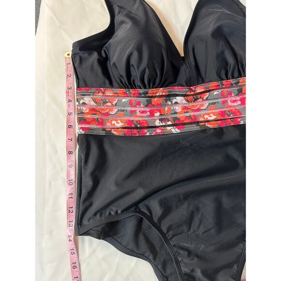 Womens One Piece Swimsuit NEW 1xl 16W 18W Black with cinched waist pretty NWT - Picture 7 of 7